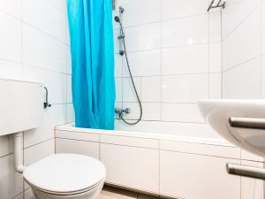 22193855-Ferienwohnung-6-Köln-300x225-5