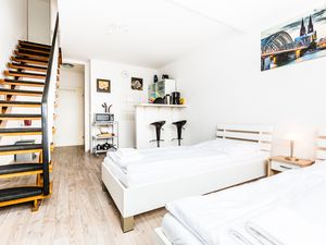 22417727-Ferienwohnung-4-Köln-300x225-3