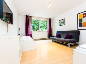 22193857-Ferienwohnung-6-Köln-300x225-3