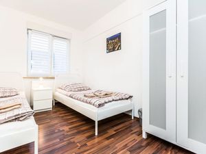 22493693-Ferienwohnung-6-Köln-300x225-4