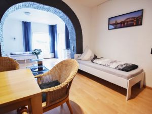 22506599-Ferienwohnung-7-Köln-300x225-2