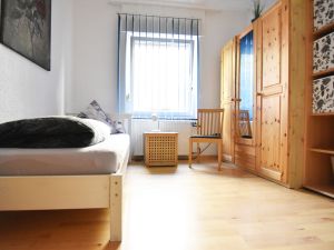 22506599-Ferienwohnung-7-Köln-300x225-3