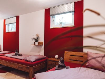 Rotes Schlafzimmer - Ferienwohnung am Mainradweg Beuerlein Kolitzheim Stammheim Volkacher Mainschleife