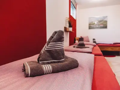 Rotes Schlafzimmer Ferienwohnung am Mainradweg Beuerlein Martin Stammheim Kolitzheim