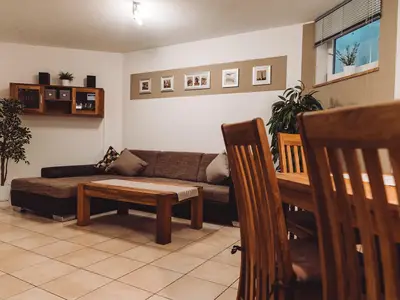 Aufenthaltsraum mit Wohnzimmer und Essecke Ferienwohnung am Mainradweg Beuerlein Martin Stammheim Kolitzheim