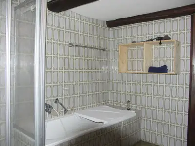 Bad/Dusche. Badewanne