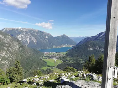 Feilalm mit Blick auf den Achensee