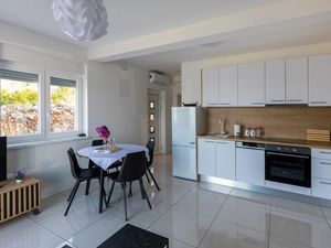 23764281-Ferienwohnung-4-Komarna-300x225-5