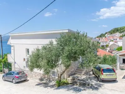 Apartmentterrasse 2 Tische und Stühle 15 m vom Meer entfernt