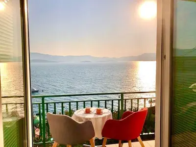 Blick auf die Terrasse des Apartments - Sonnenuntergang