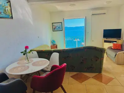 Wohnzimmer, Ausgang zur Terrasse, Ecksofa für 2 Personen, Schlafsofa für 1 Person