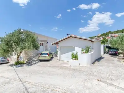 Privathaus 15 m vom Meer entfernt, Parkplätze und Garage, Wohnungen mit Terrassen mit Meerblick