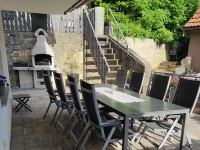 gemeinschaftliche Terrasse mit Grill