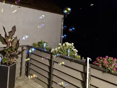 gemeinsame Terrasse bei Nacht