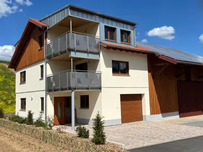 Parkplätze vor dem Haus