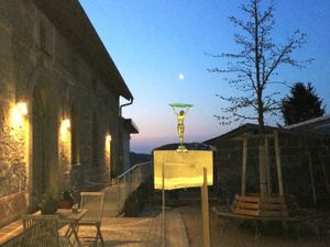 Abends vor dem Brauhaus die Stimmung genießen