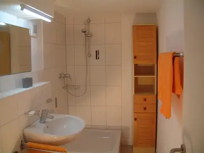 Ferienwohnung "Zeppelin" Badezimmer mit Duschkabine
