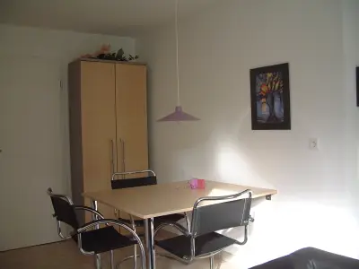 Ferienwohnung "Zeppelin" Esstisch