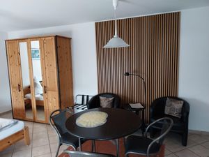 3808104-Ferienwohnung-2-Konz-300x225-5