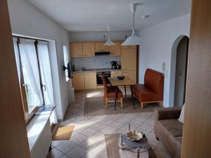 3808102-Ferienwohnung-3-Konz-300x225-5