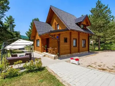 Ferienwohnung für 2 Personen in Korenica 4/10