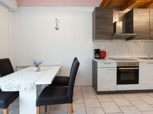 23383637-Ferienwohnung-4-Kornić-300x225-5