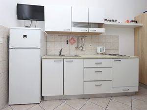 23926000-Ferienwohnung-4-Kornić-300x225-3