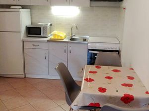 23928433-Ferienwohnung-3-Kornić-300x225-2