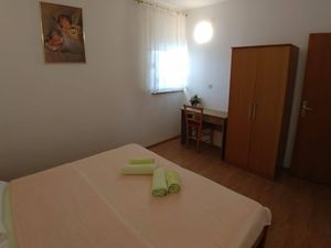 23928432-Ferienwohnung-3-Kornić-300x225-5