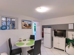 19027579-Ferienwohnung-4-Korčula-300x225-2