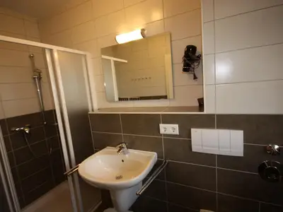 Tageslichtbad mit Dusche und WC