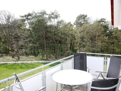 Garten. Blick vom Balkon oder Terrasse nach Süden