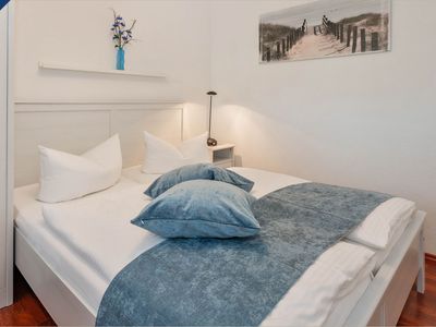 Schlafzimmer mit Doppelbett