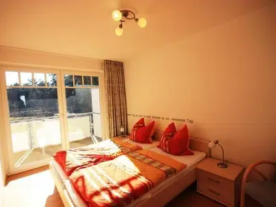 Schlafzimmer 1