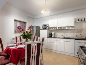 23733228-Ferienwohnung-6-Kostrena-300x225-3