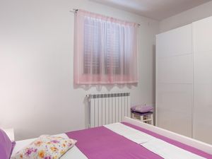 23733228-Ferienwohnung-6-Kostrena-300x225-4