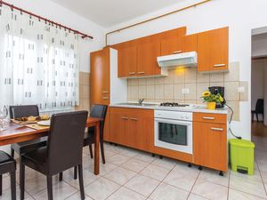 23737228-Ferienwohnung-3-Kostrena-300x225-2