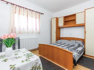 23737228-Ferienwohnung-3-Kostrena-300x225-3