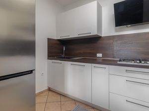 23739091-Ferienwohnung-5-Kostrena-300x225-3