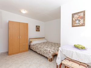 23739133-Ferienwohnung-2-Kostrena-300x225-2