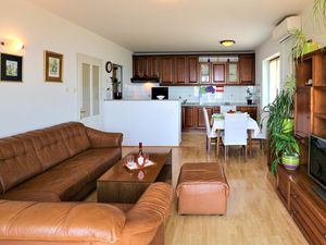 23746551-Ferienwohnung-6-Kostrena-300x225-3