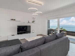 23764822-Ferienwohnung-5-Kostrena-300x225-2