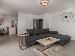 23764827-Ferienwohnung-5-Kostrena-300x225-3