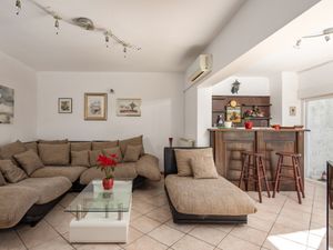 19308386-Ferienwohnung-5-Kostrena-300x225-3