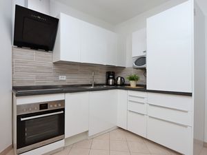 24036007-Ferienwohnung-4-Kostrena-300x225-5