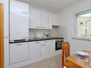 24036008-Ferienwohnung-4-Kostrena-300x225-5