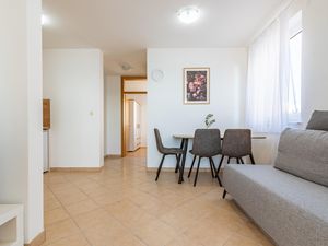 23950377-Ferienwohnung-3-Košljun-300x225-3