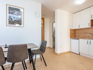 23950435-Ferienwohnung-3-Košljun-300x225-4