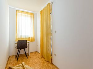 23950435-Ferienwohnung-3-Košljun-300x225-5