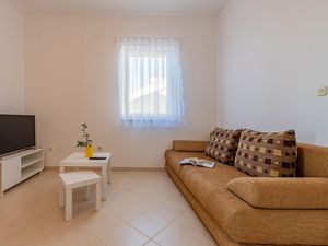 23950441-Ferienwohnung-3-Košljun-300x225-2